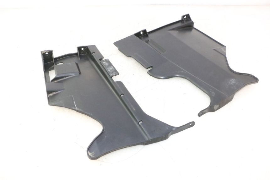 photo de RADIADOR CUBIERTA CAN-AM SPYDER RS 1000 (2008 - 2012) - Primer plano técnico
