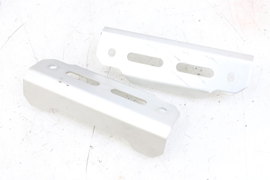 photo de TAPA DEL RADIADOR SUZUKI SV N 650 (1999 - 2002) - Detalle de la pieza