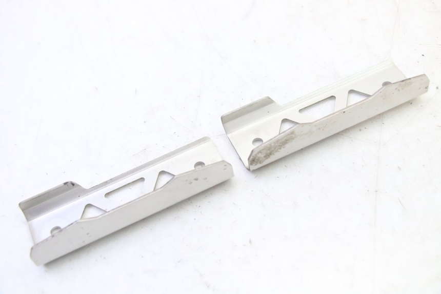 photo de RADIADOR CUBIERTA SUZUKI SV S 650 (2003 - 2009) - Primer plano técnico