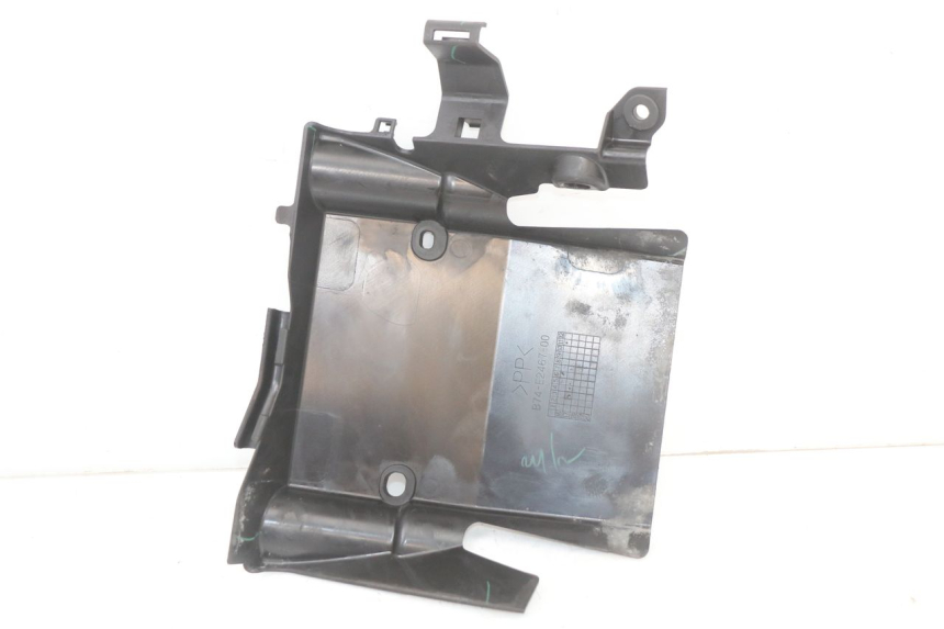 photo de RADIADOR CUBIERTA YAMAHA XMAX X-MAX ABS 125 (2017 - 2020) - Otra perspectiva