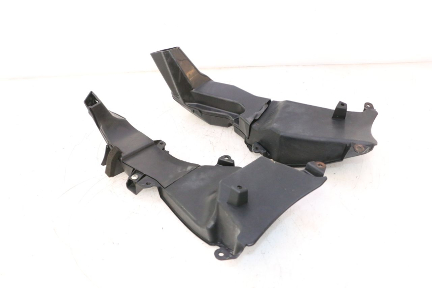 photo de RADIADOR CUBIERTA YAMAHA YZF R6 600 (2008 - 2009) - Primer plano técnico