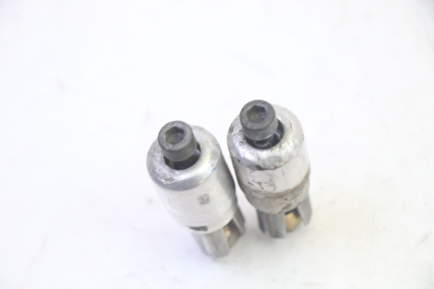 photo de PUNTA DE MANILLAR PEUGEOT ELYSTAR 50 (2002 - 2014) - Detalle de la pieza