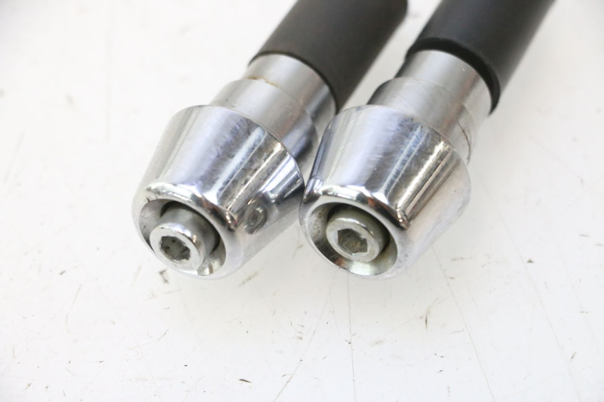 photo de EXTREMOS MANILLAR PEUGEOT KISBEE 4T 50 (2023 - 2026) - Primer plano técnico