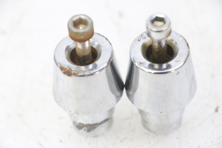 photo de EXTREMOS MANILLAR PEUGEOT SATELIS 125 (2013 - 2018) - Primer plano técnico