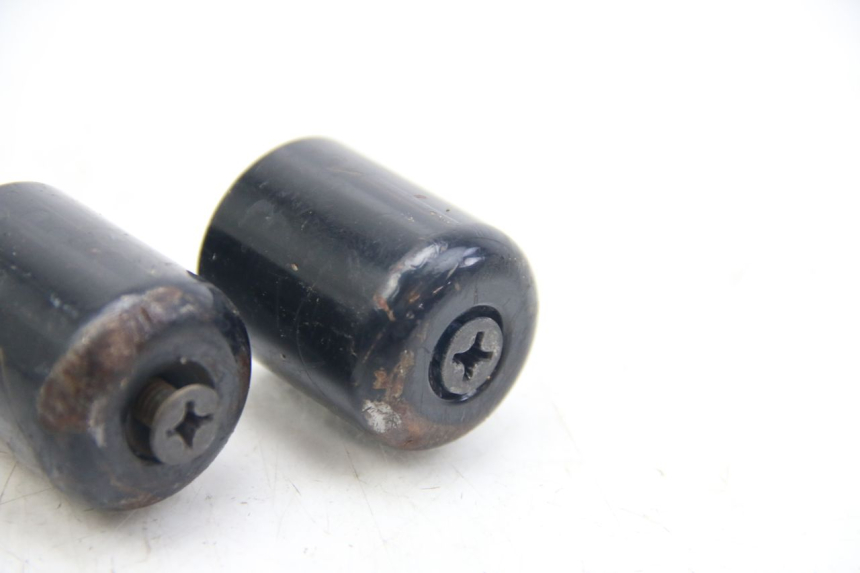 photo de PUNTA DE MANILLAR SUZUKI SIXTEEN 125 (2008 - 2010) - Detalle de la pieza