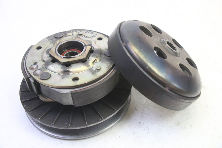 photo de EMBRAGUE QUADRO 4 4D 350 (2015 - 2018) - Otra perspectiva