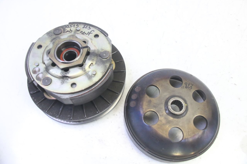 photo de EMBRAGUE QUADRO 4 4D 350 (2015 - 2018) - Detalles de los puntos de fijación