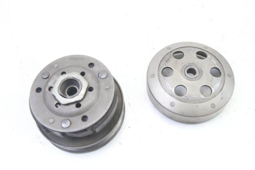 photo de EMBRAGUE MBK BOOSTER SPIRIT NAKED 50 (2004 - 2017) - Primer plano técnico