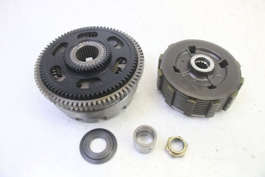 photo de EMBRAGUE MV AGUSTA BRUTALE R WALLY 910 (2008 - 2008) - Zoom sobre los componentes