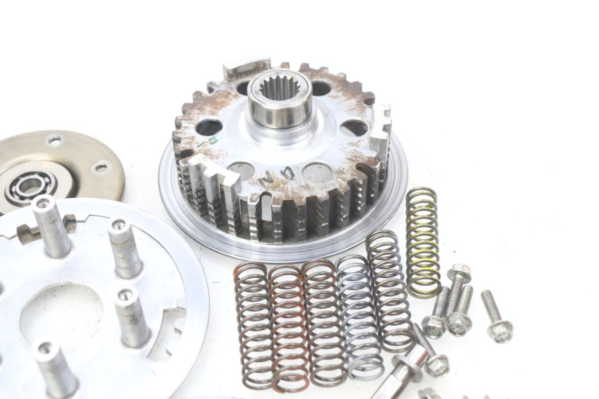 photo de EMBRAGUE ROYAL ENFIELD BULLET CLASSIC 500 (2017 - 2020) - Primer plano de alta resolución