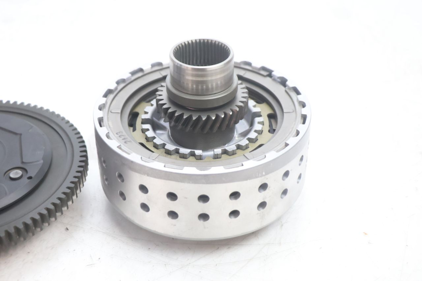 photo de EMBRAGUE SUZUKI BURGMAN EXECUTIVE ABS 650 (2006 - 2012) - Primer plano de alta resolución