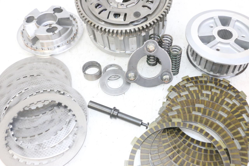 photo de EMBRAGUE HONDA CB R 1000 (2018 - 2023) - Zoom sobre los componentes