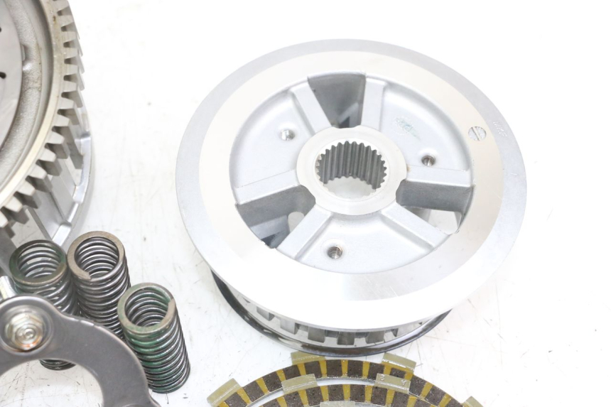 photo de EMBRAGUE HONDA CB R 1000 (2018 - 2023) - Primer plano de alta resolución