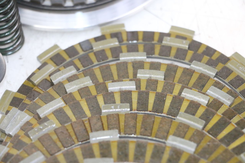 photo de EMBRAGUE HONDA CB R 1000 (2018 - 2023) - Vista principal