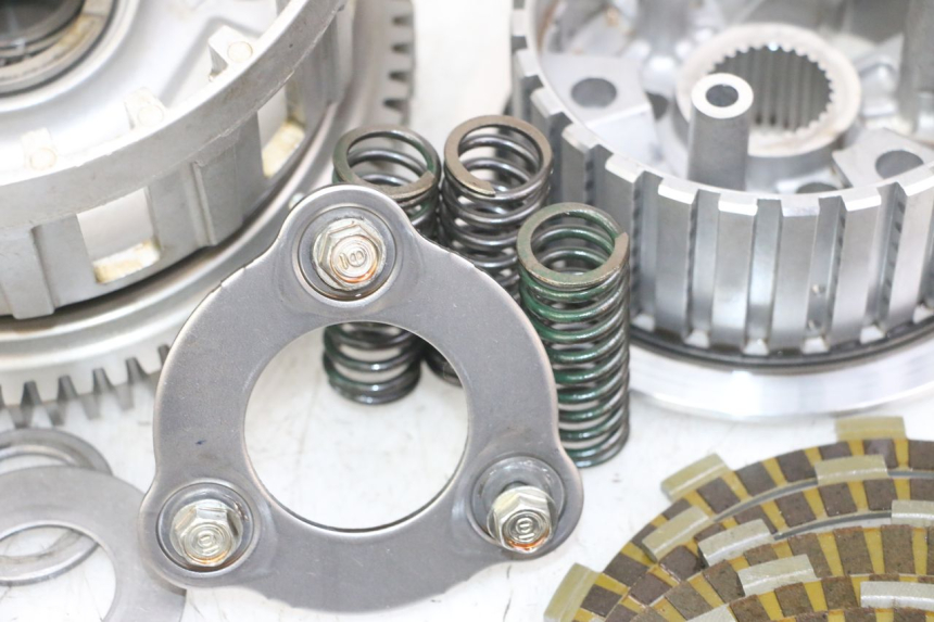 photo de EMBRAGUE HONDA CB R 1000 (2018 - 2023) - Zoom estado de uso