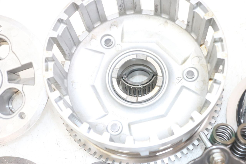 photo de EMBRAGUE HONDA CB R 1000 (2018 - 2023) - Primer plano técnico