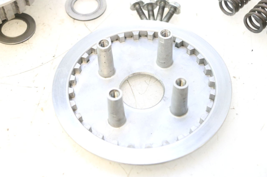 photo de EMBRAGUE SUZUKI DR S 600 (1985 - 1989) - Características distintivas