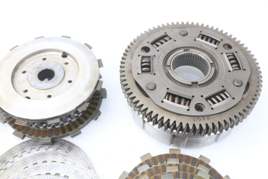 photo de EMBRAGUE YAMAHA FJR ABS 1300 (2006 - 2012) - Primer plano técnico