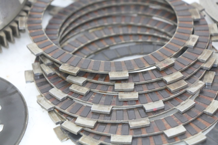 photo de EMBRAGUE YAMAHA FJR ABS 1300 (2006 - 2012) - Primer plano de alta resolución