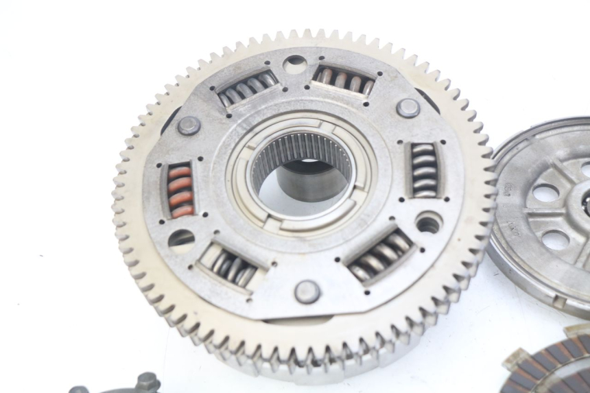 photo de EMBRAGUE YAMAHA FJR ABS 1300 (2006 - 2012) - Primer plano técnico