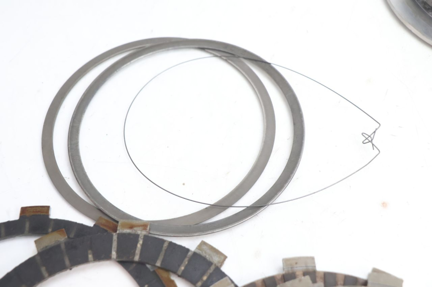 photo de EMBRAGUE YAMAHA FJR 1300 (2001 - 2005) - Primer plano técnico