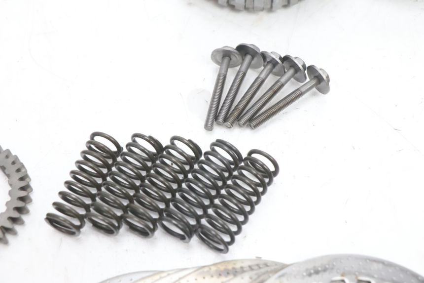photo de EMBRAGUE SUZUKI GSR 600 (2005 - 2012) - Otra vista del artículo