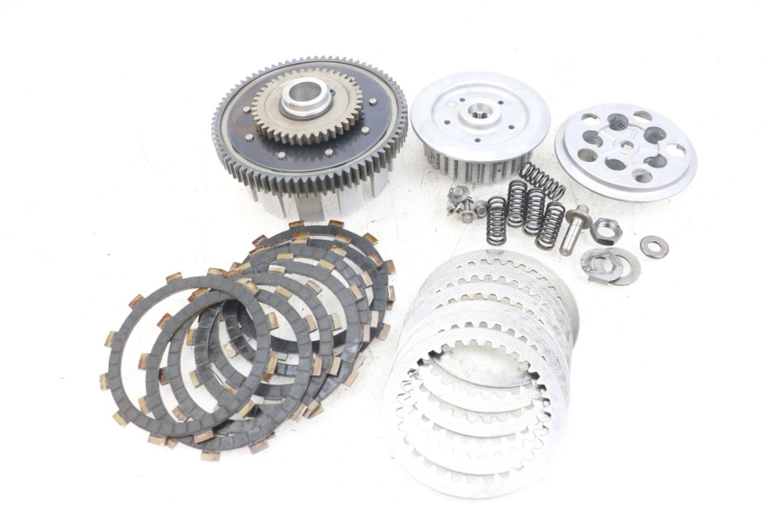 photo de EMBRAGUE SUZUKI GSX E 250 (1982 - 1983) - Zoom sobre los componentes