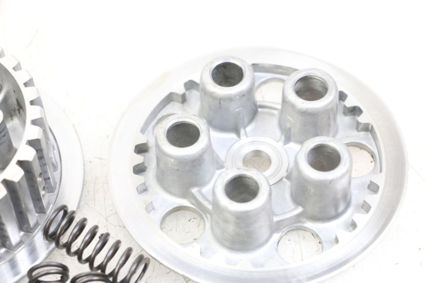 photo de EMBRAGUE SUZUKI GSX E 250 (1982 - 1983) - Primer plano de alta resolución