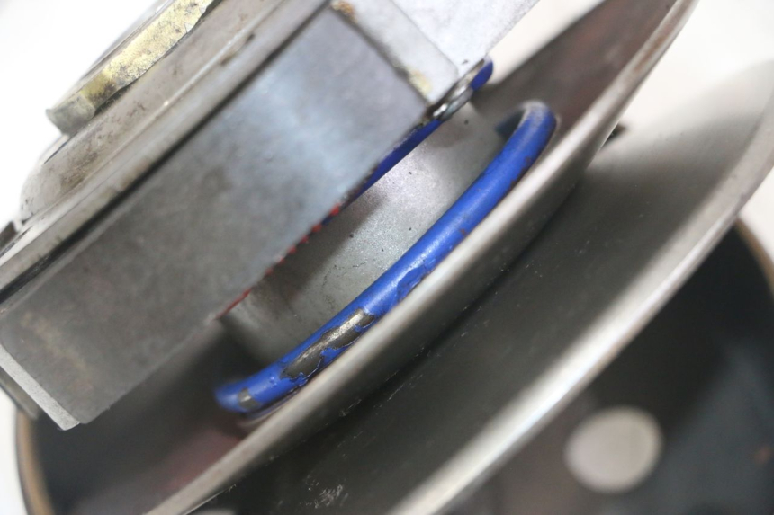 photo de EMBRAGUE PEUGEOT JET FORCE CARBU 50 (2003 - 2016) - Estado de la superficie y material