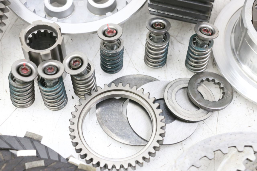 photo de EMBRAGUE KAWASAKI GTR 1000 (1994 - 2004) - Enfoque en la estructura