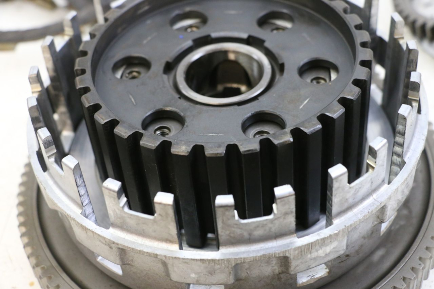 photo de EMBRAGUE KAWASAKI GTR 1000 (1994 - 2004) - Primer plano técnico