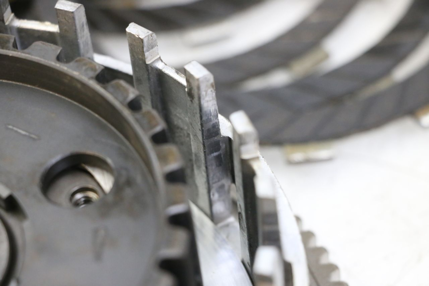 photo de EMBRAGUE KAWASAKI GTR 1000 (1994 - 2004) - Detalles de los puntos de fijación