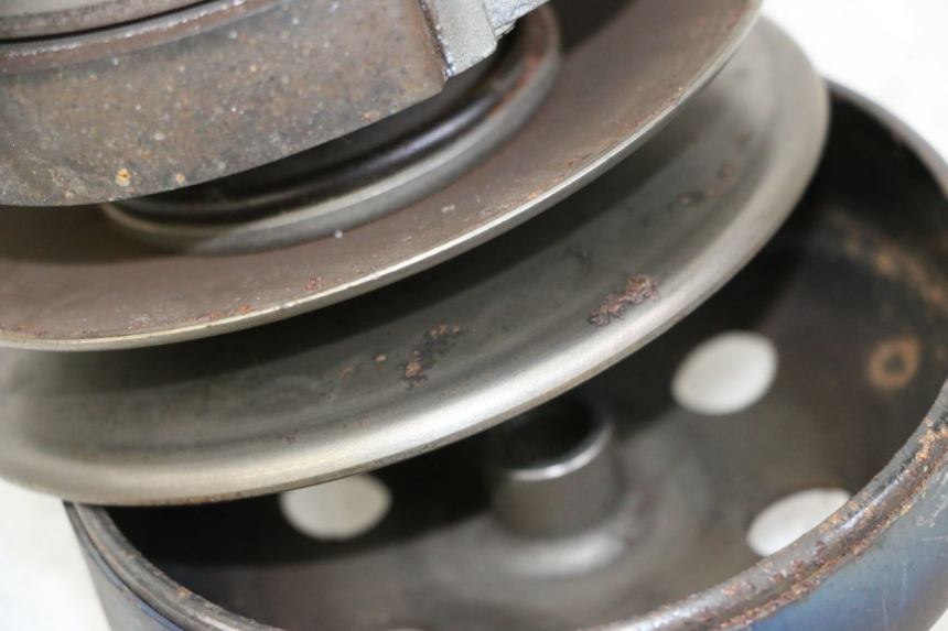 photo de EMBRAGUE PEUGEOT KISBEE 2T 50 (2010 - 2017) - Detalles de los puntos de fijación