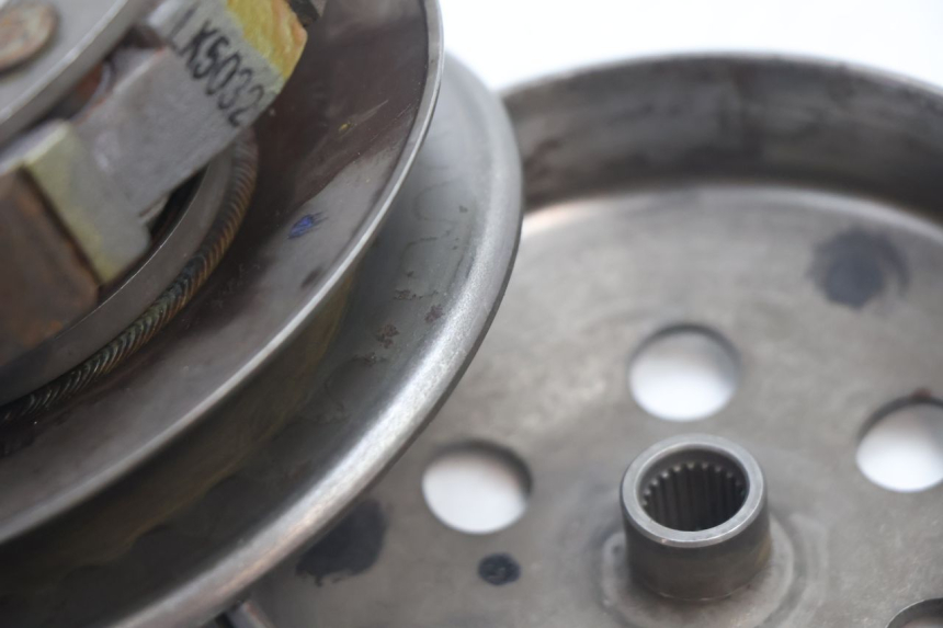 photo de EMBRAGUE PEUGEOT KISBEE 2T 50 (2010 - 2017) - Detalle de la pieza