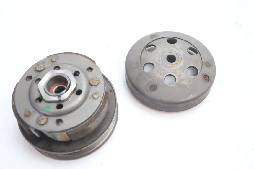 photo de EMBRAGUE PEUGEOT KISBEE 2T 50 (2010 - 2017) - Detalles de los puntos de fijación