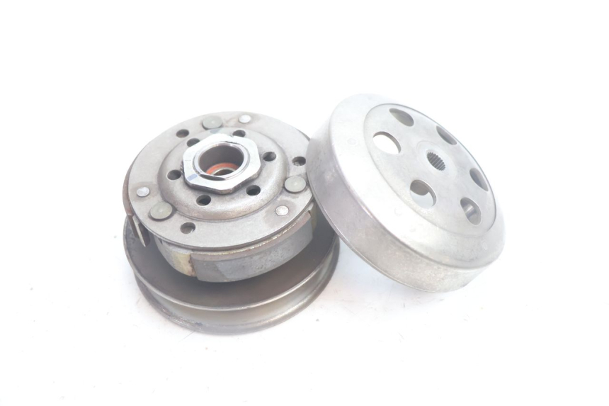 photo de EMBRAGUE PEUGEOT KISBEE 2T 50 (2010 - 2017) - Detalle de la pieza