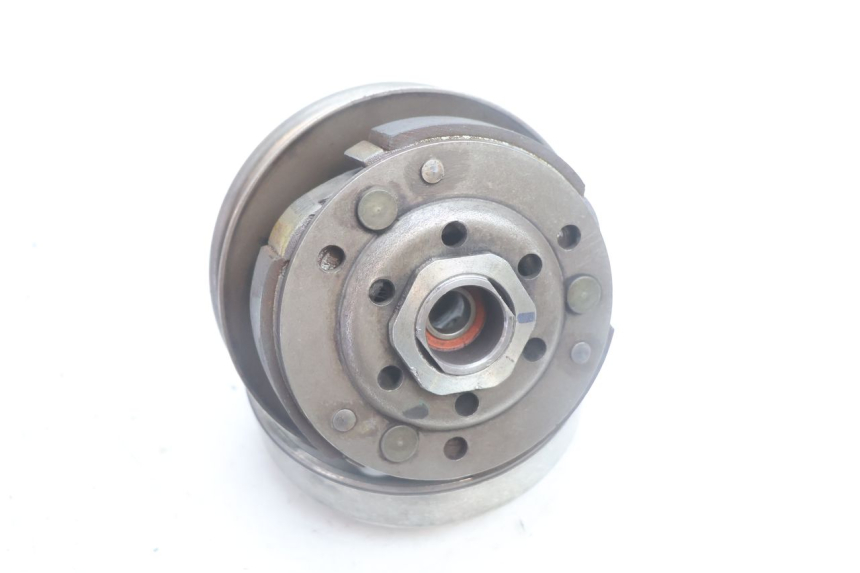 photo de EMBRAGUE PEUGEOT KISBEE 2T 50 (2010 - 2017) - Primer plano técnico