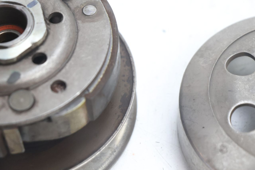 photo de EMBRAGUE PEUGEOT KISBEE 2T 50 (2010 - 2017) - Detalles de los puntos de fijación