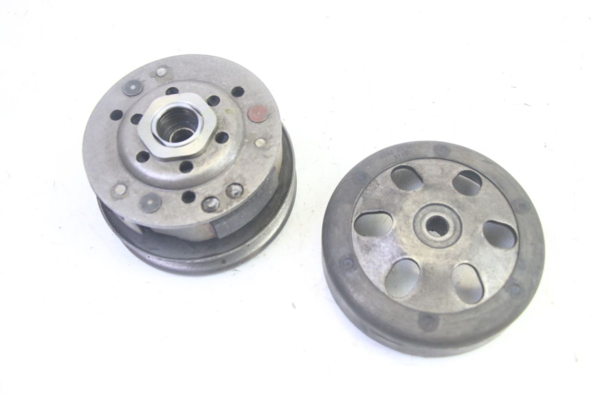 photo de EMBRAGUE PEUGEOT KISBEE 4T 50 (2018 - 2022) - Primer plano técnico