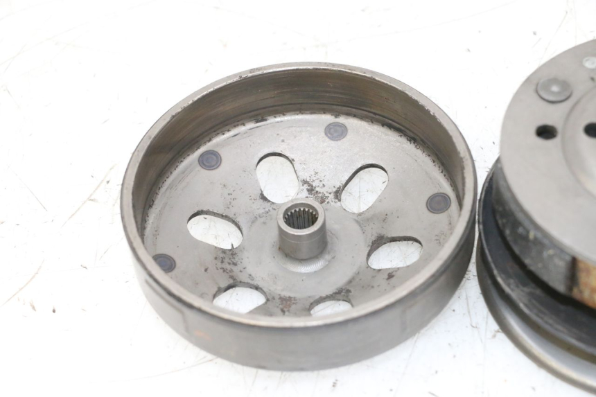 photo de EMBRAGUE PEUGEOT KISBEE 4T 50 (2018 - 2022) - Otra perspectiva