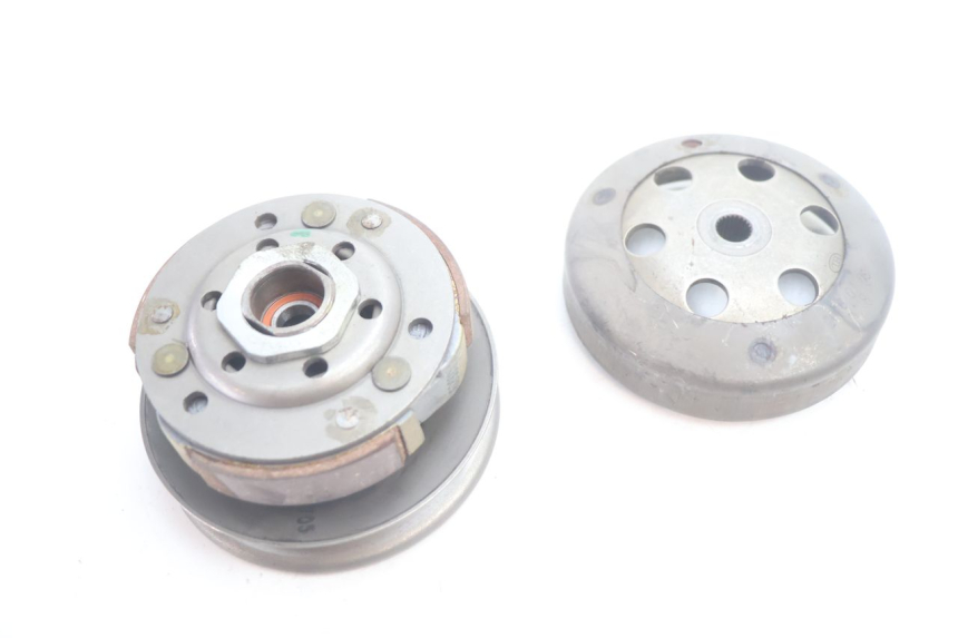 photo de EMBRAGUE PEUGEOT KISBEE 4T 50 (2010 - 2017) - Primer plano técnico