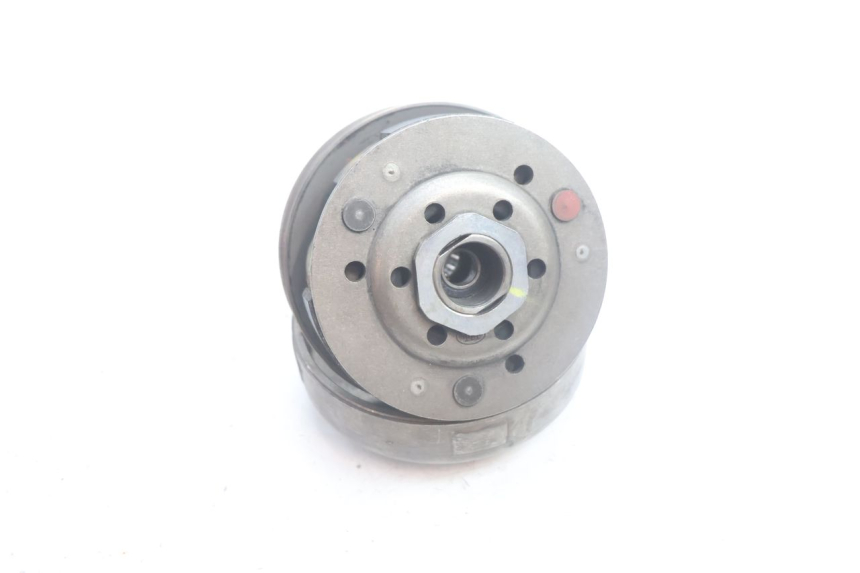 photo de EMBRAGUE PEUGEOT KISBEE 4T 50 (2018 - 2022) - Primer plano técnico