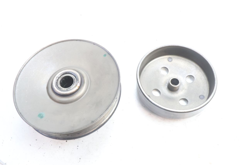 photo de EMBRAGUE PIAGGIO LIBERTY IGET 4T 50 (2021 - 2025) - Primer plano técnico