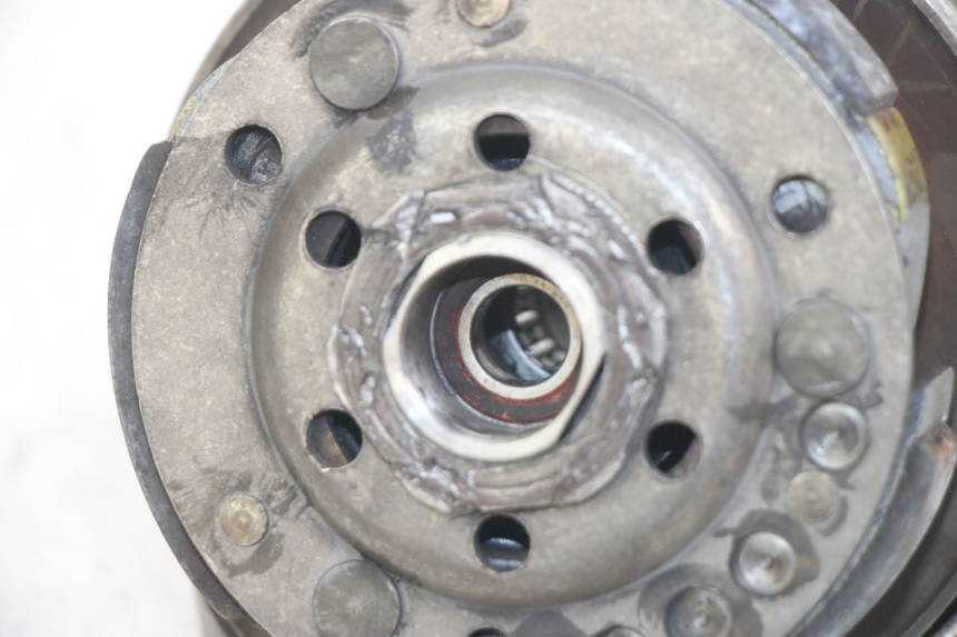 photo de EMBRAGUE PEUGEOT LUDIX 50 (2005 - 2007) - Detalles de los puntos de fijación