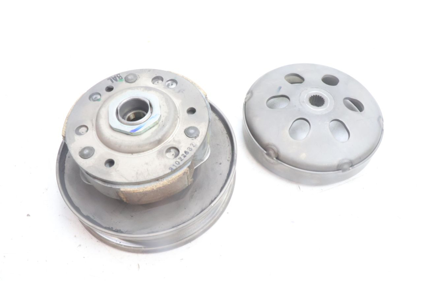 photo de EMBRAGUE YAMAHA N-MAX NMAX 125 (2021 - 2024) - Primer plano técnico
