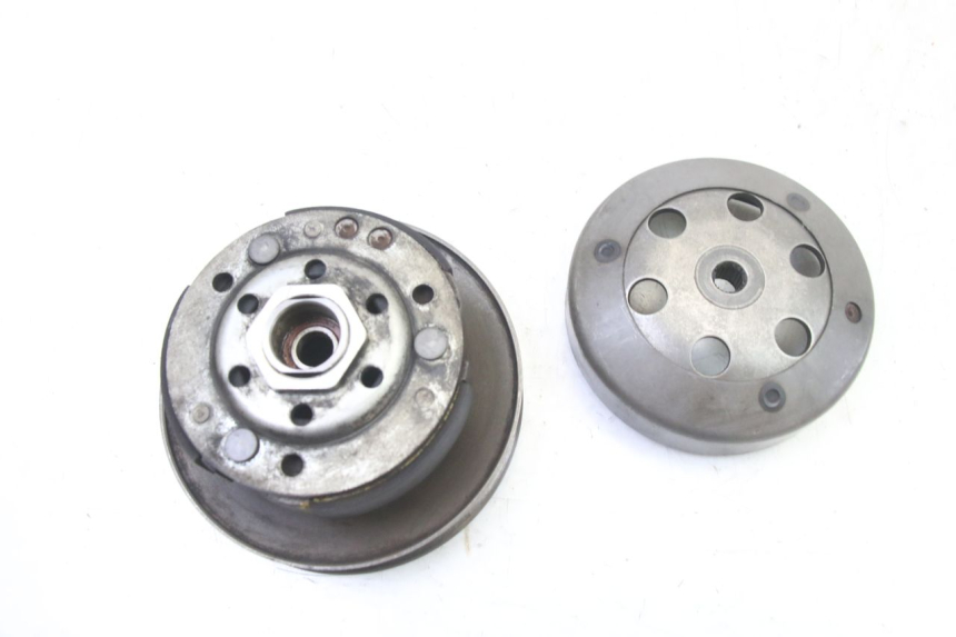 photo de EMBRAGUE PIAGGIO NRG POWER PUREJET 50 (2018 - 2021) - Primer plano técnico