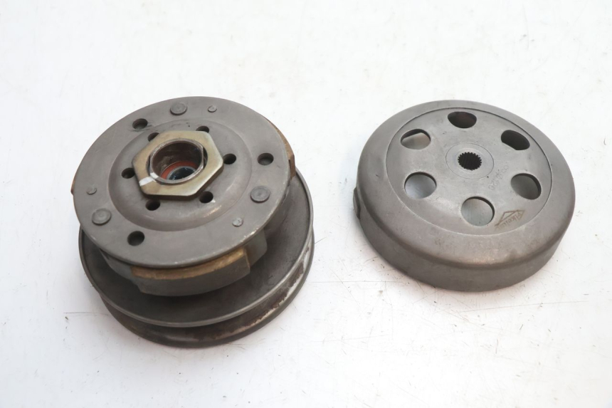 photo de EMBRAGUE TNT MOTOR ROMA 10' 4T 50 (2007 - 2018) - Primer plano técnico