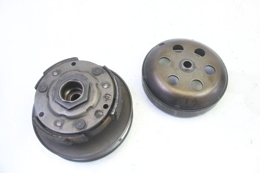 photo de EMBRAGUE PEUGEOT SATELIS 125 (2013 - 2018) - Primer plano técnico