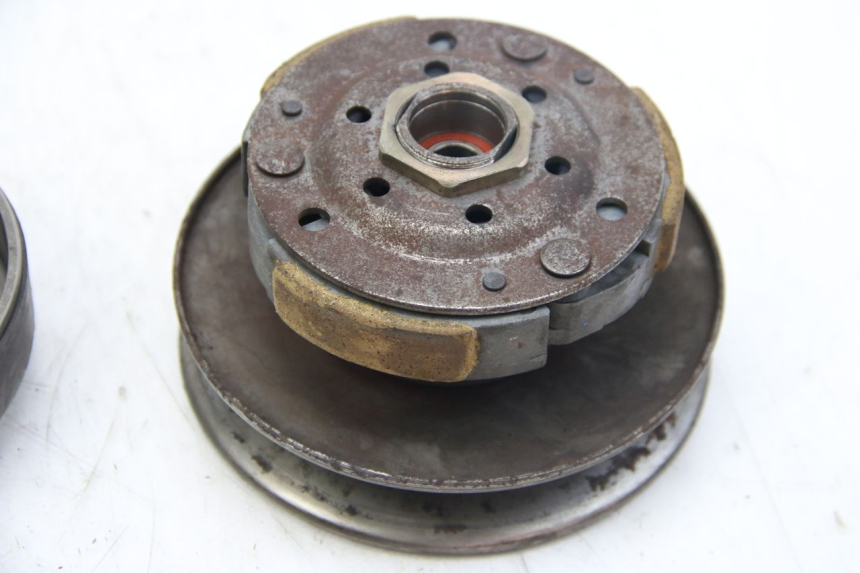 photo de EMBRAGUE APRILIA SCARABEO 4T 50 (2009 - 2017) - Primer plano técnico