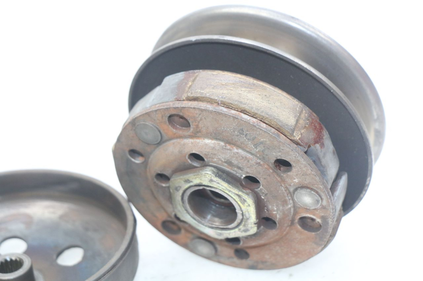 photo de EMBRAGUE YAMAHA SLIDER NAKED 50 (2004 - 2018) - Primer plano técnico